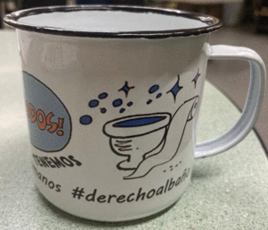 TAZA TODOS TENEMOS EL DERECHO AL USO DEL BAO