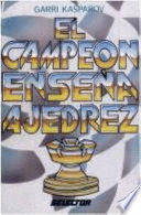 EL CAMPEON ENSE�A AJEDREZ
